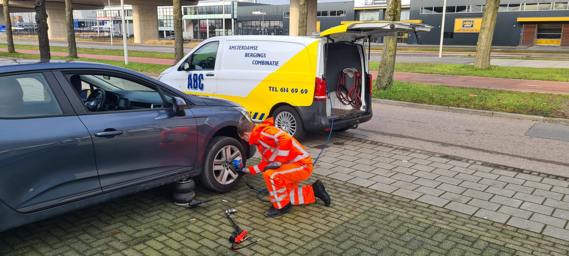 Herziening Kreet Metalen lijn Banden service Amsterdam | 24/7 Pechhulp bij een lekke band